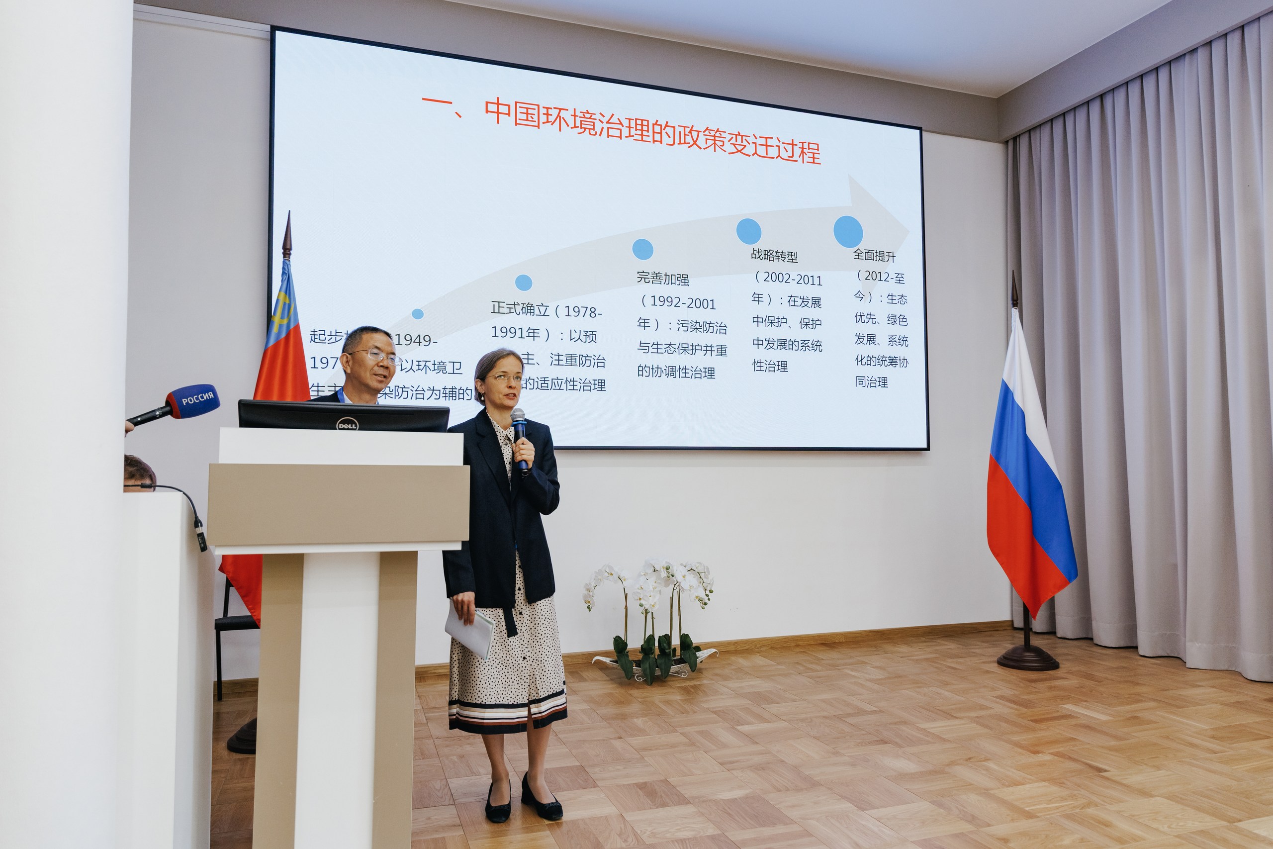 董晓宇发表主旨演讲.jpg 董晓宇发表主旨演讲.jpg